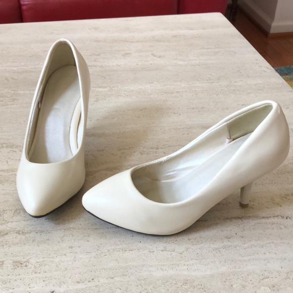 Extra Small WOMENs shoes. - Picture 1 of 4